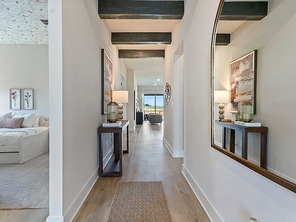 The Colony - Cheyenne II Interior Image 2