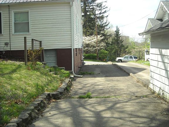 5th image of 206 Crawford St