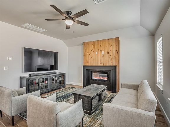 5th image of 2400 Creekview Trl