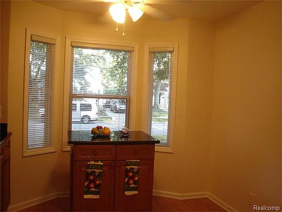 3rd image of 1041 N Connecticut Ave