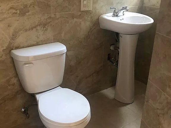5th image of 1827 George St APT 3L