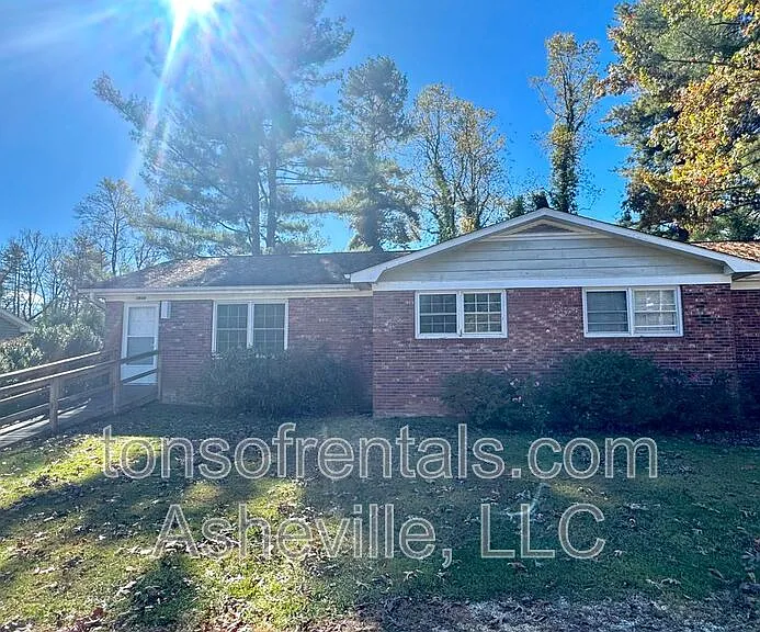 1614 Brevard Rd — Photo 1