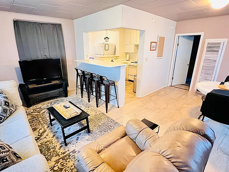 510 W Fleming Ave — Photo 5