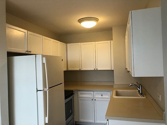 3rd image of 3410 N Lake Shore Dr #17O