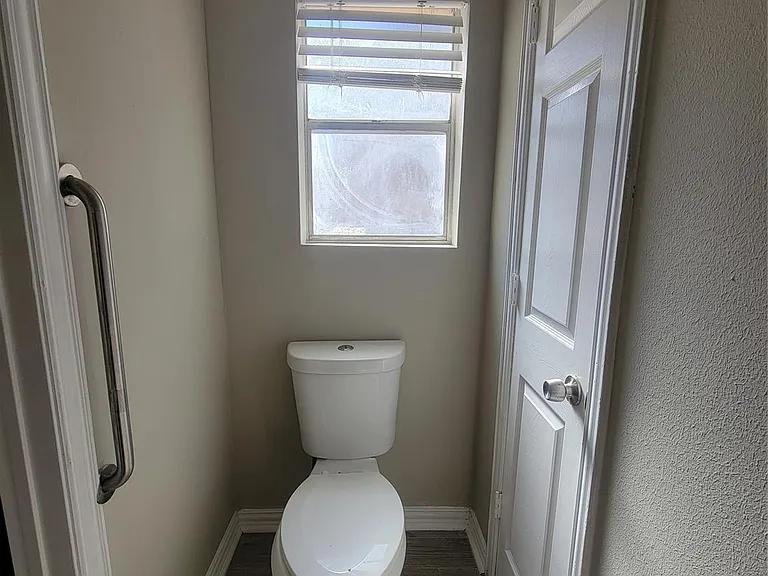 4015 Chapel Square Dr — Photo 15