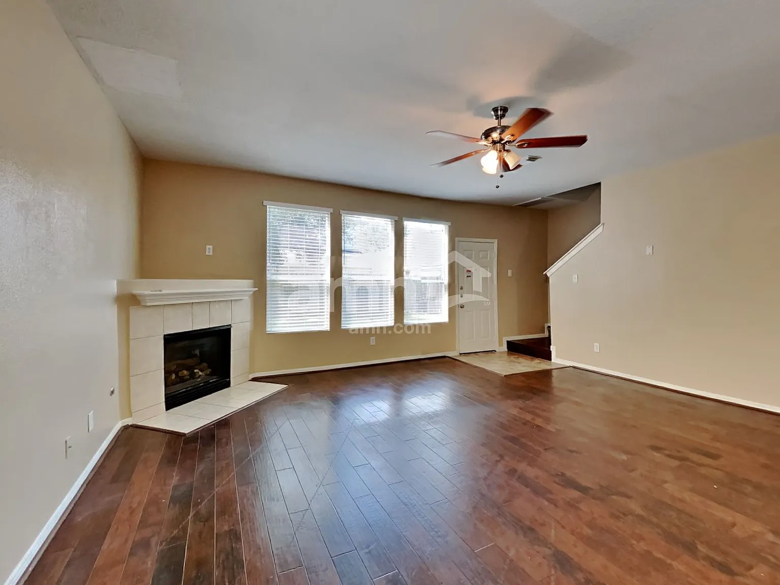 4 bed, 3.5 bath, 2371 sqft, $2,250 — Photo 4