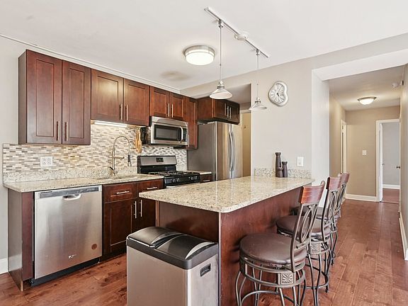 5th image of 3950 N Lake Shore Dr APT 2209
