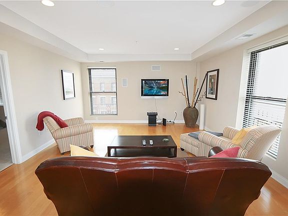 3rd image of 350 N Meridian St Unit 602