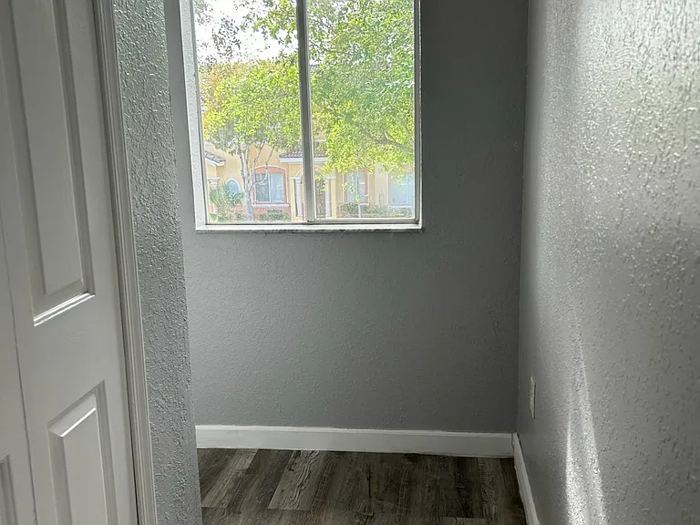 SE 15th Pl — Photo 34