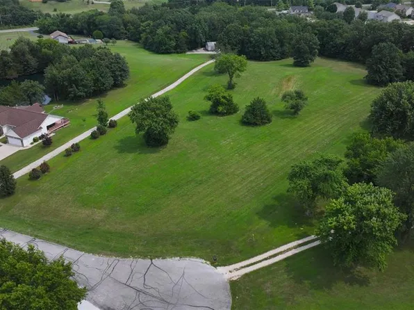 27 Hackney Ct, Wentzville, MO 63385