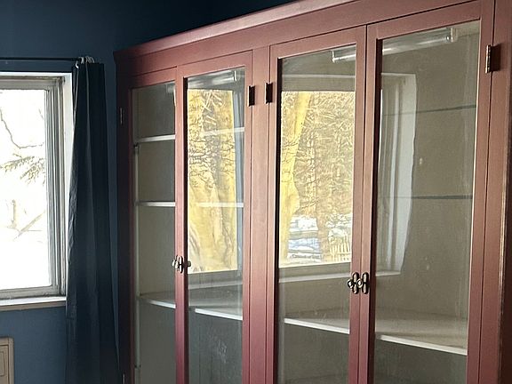 4th image of 2405 East Ave APT 2