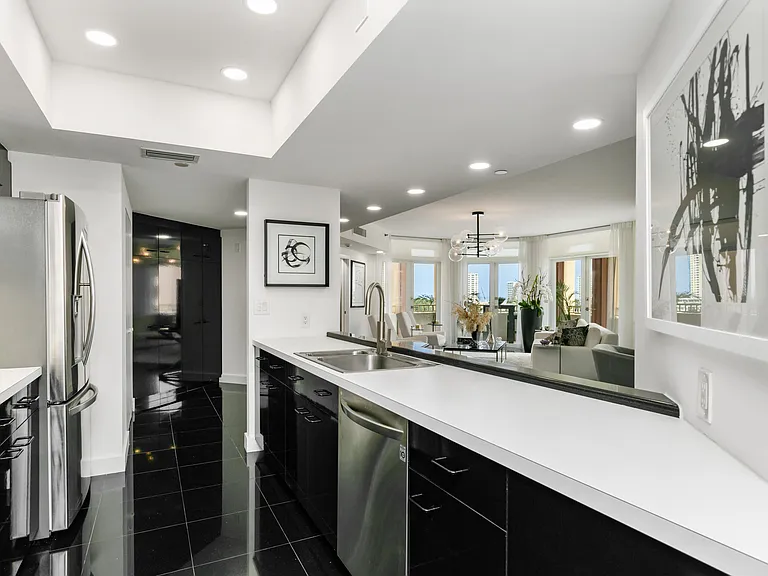 300 SE 5th Ave #6050 — Photo 12