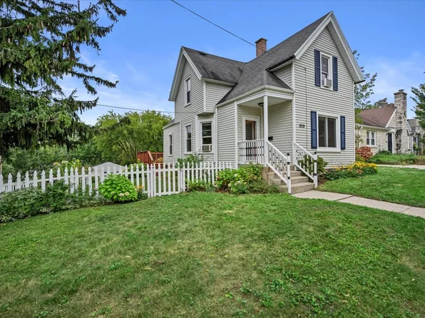 829 W Lincoln Ave, Port Washington, WI 53074