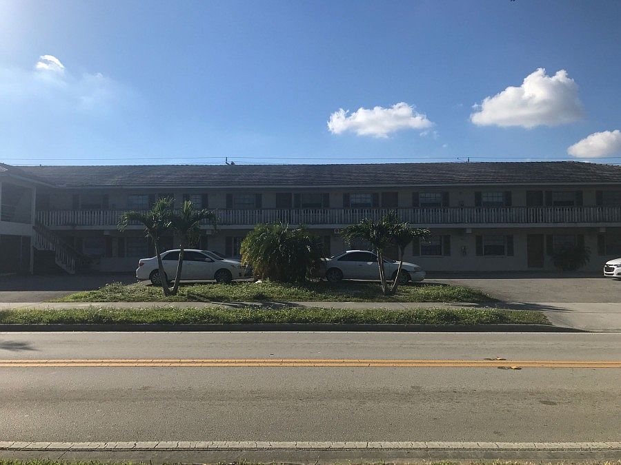 1st image of 3990 Woodside Dr APT 14