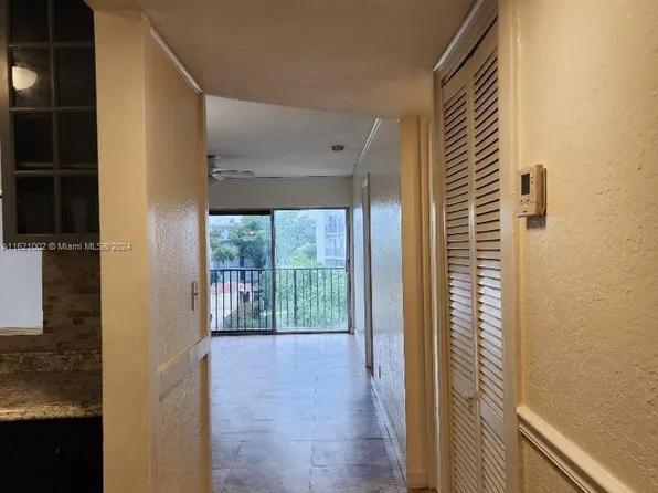 8620 N Sherman Cir APT 406, Hollywood, FL 33025