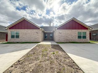 104-106 Vitava Dr, West, TX 76691