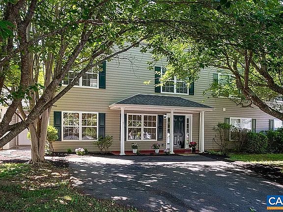 2nd image of 121 Sundrops Ct
