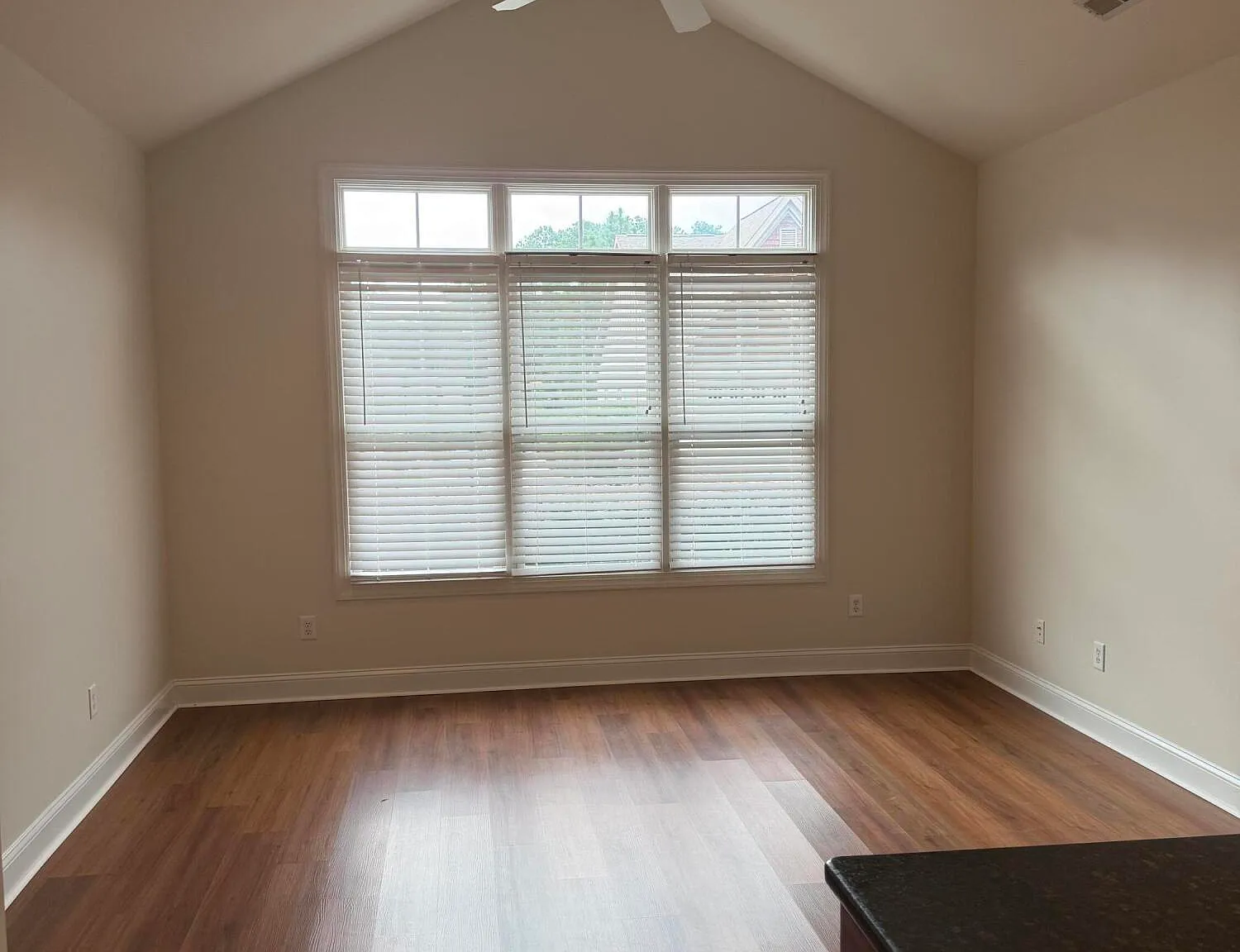 3 bed, 3.5 bath, 1750 sqft, $2,200 — Photo 2