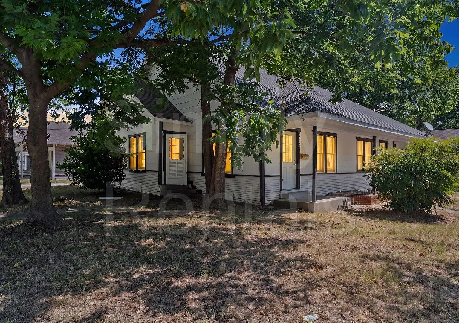1410 Sycamore - Duplex - Commerce — Photo 2