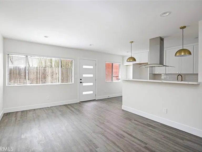 1141 E Broadway — Photo 5