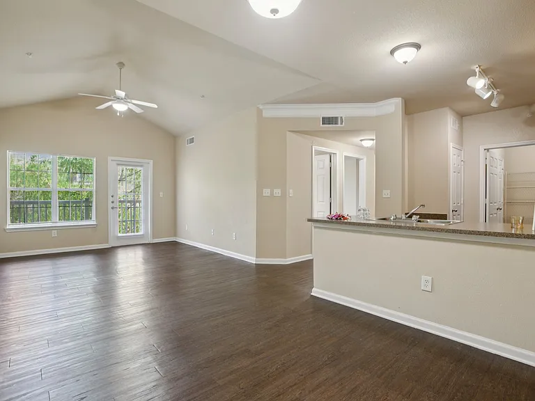 River Valley Apartments — Photo 22