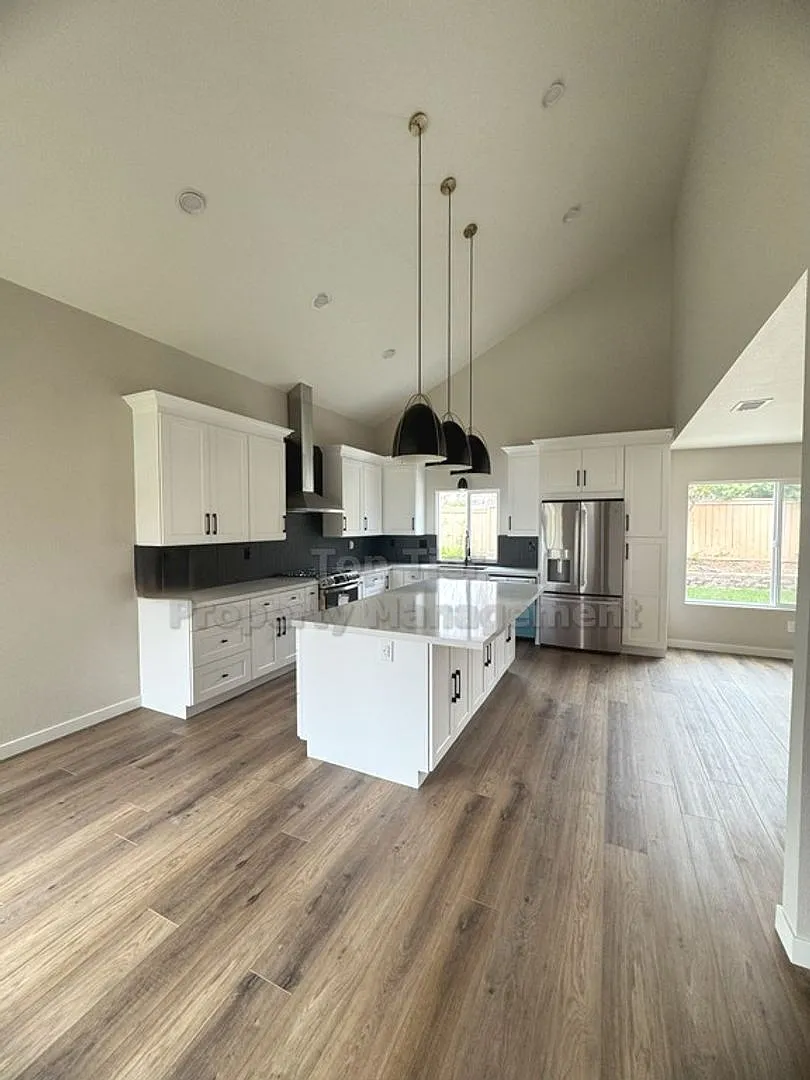 Fully Remodeled 3-Bedroom, 2.5 Bath Home in Shadowridge! — Photo 3