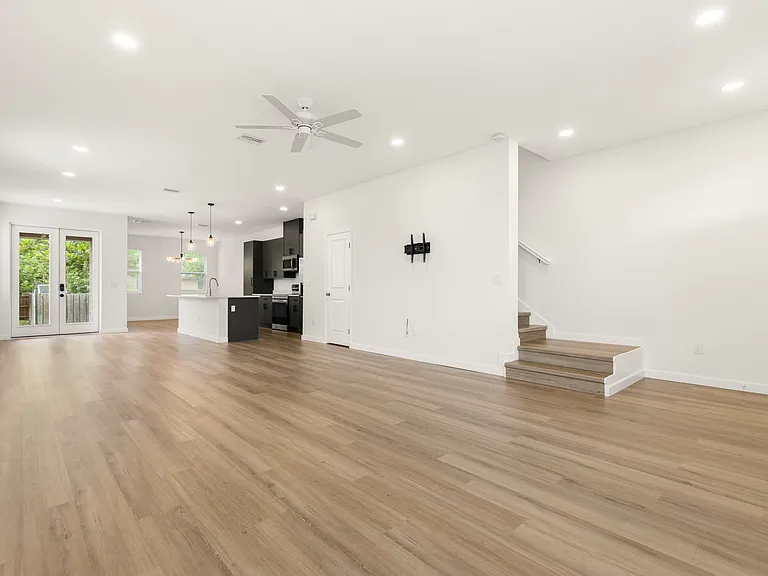 210 E Columbus Dr #1 — Photo 7