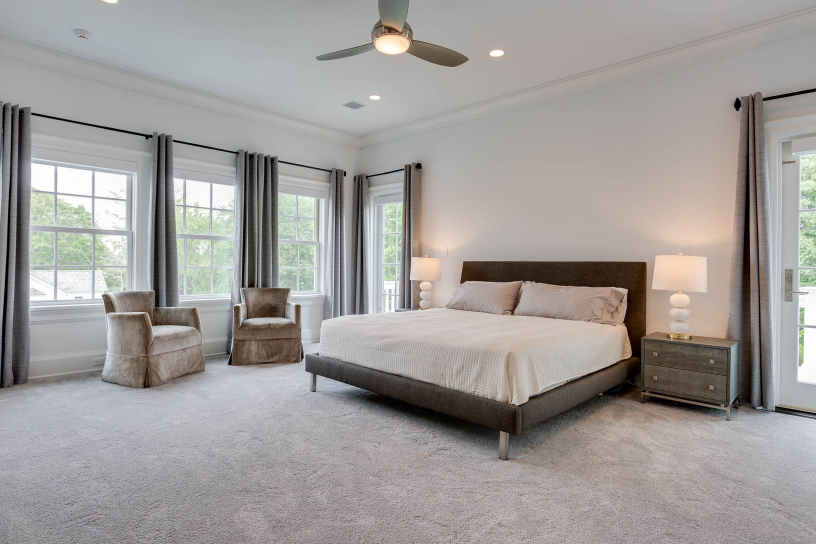  Master Suite with Baicony