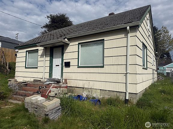 2nd image of 1538 N Lafayette Avenue
