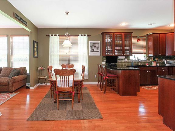5th image of 71 Wake Robin Ln