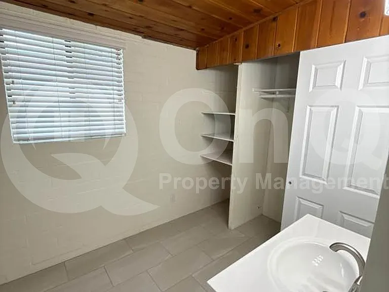 1002 E Simmons St — Photo 11