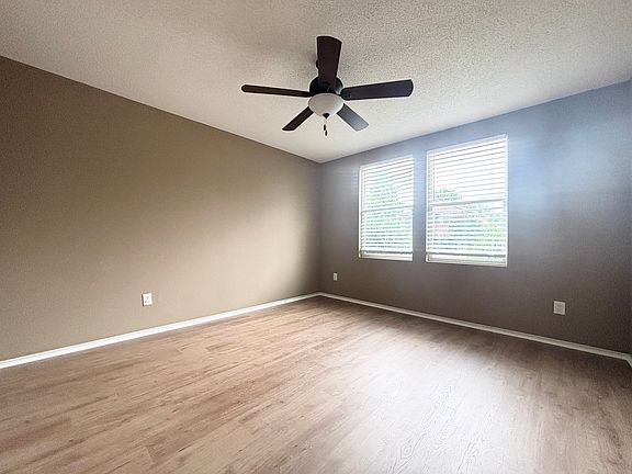 3rd image of 5500 Pandale Valley Dr
