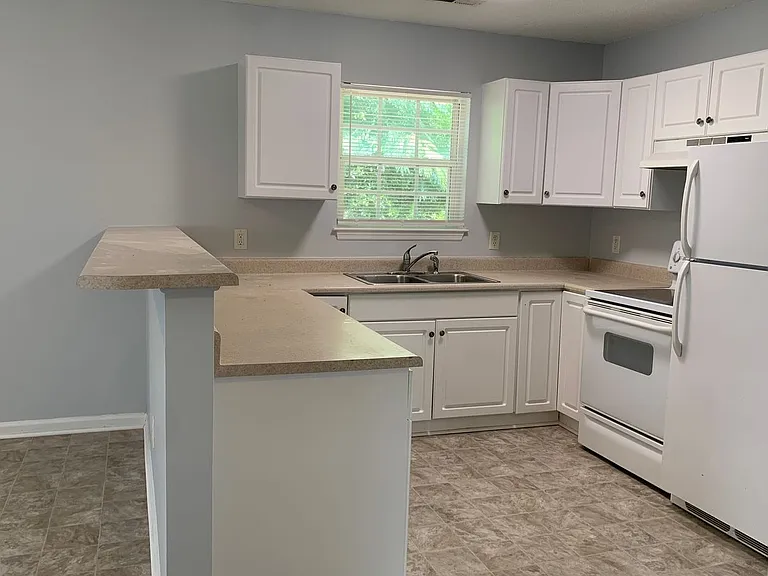 204 White Ave — Photo 8