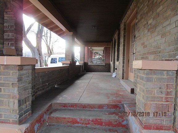 5th image of 902 S Parkway Ave