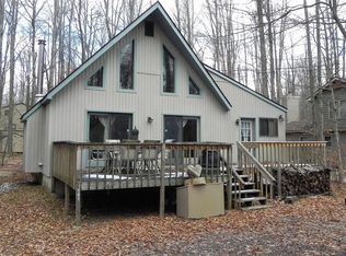 203 Maxatawny Dr, Pocono Lake, PA