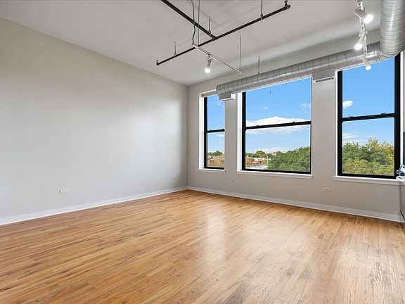 3rd image of 4715 N Racine Ave APT 502