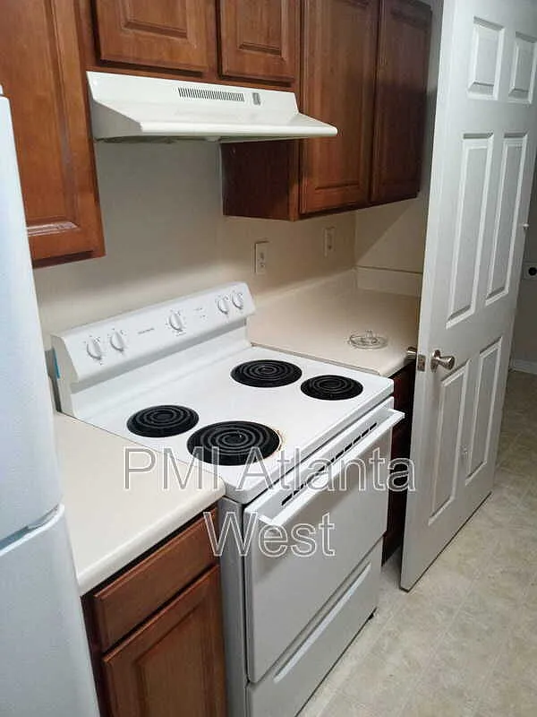 3 bed, 2.0 bath, 1292 sqft, $1,250 — Photo 2
