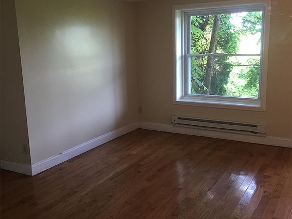 4th image of 176 Montgomery St