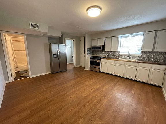 4th image of 211 E Fest St