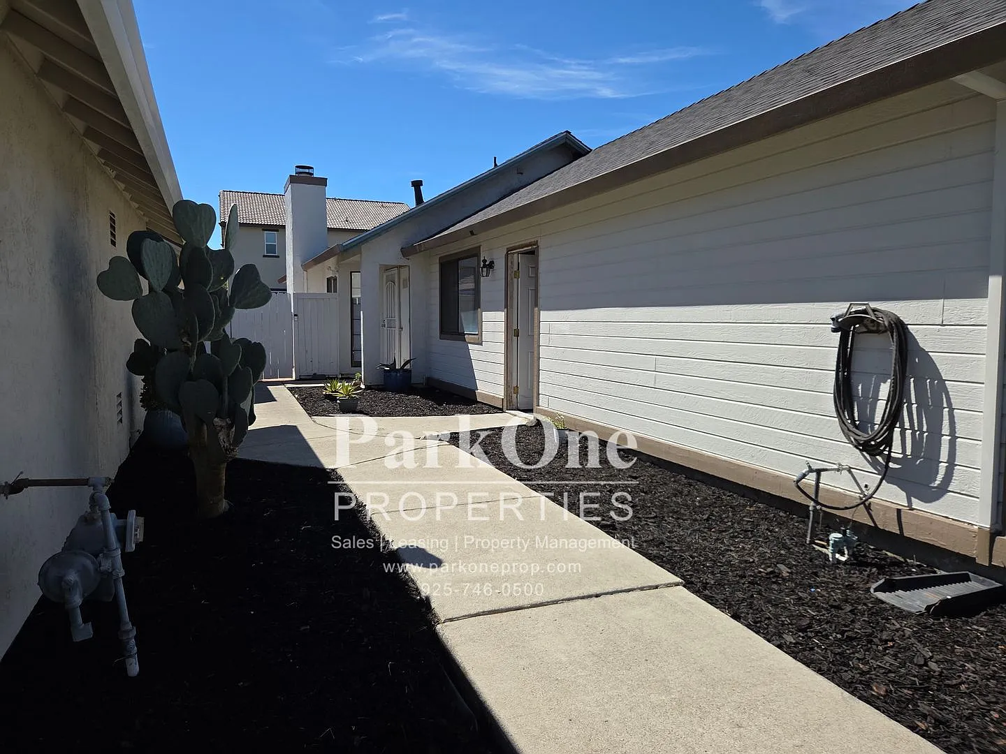 Single Story Home in Brentwood with Community Pool — Photo 2