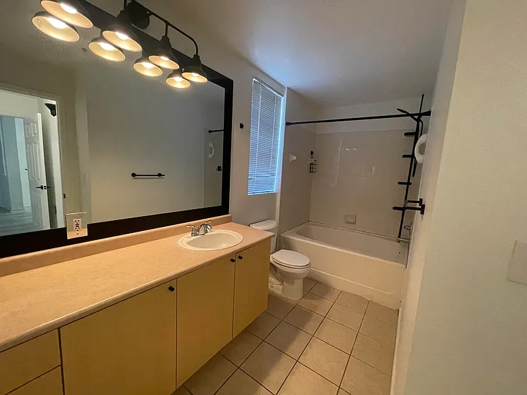 1919 Van Buren St #109A — Photo 10