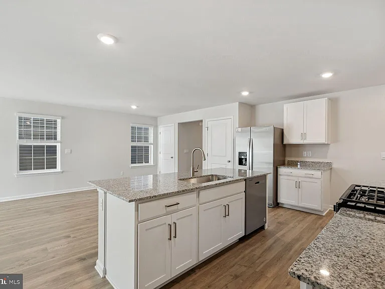 5208 Crooked Ln — Photo 4