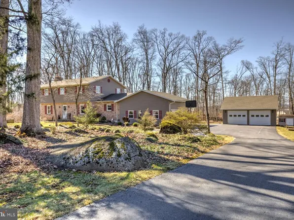 1361 Woodland Cir, Denver, PA 17517