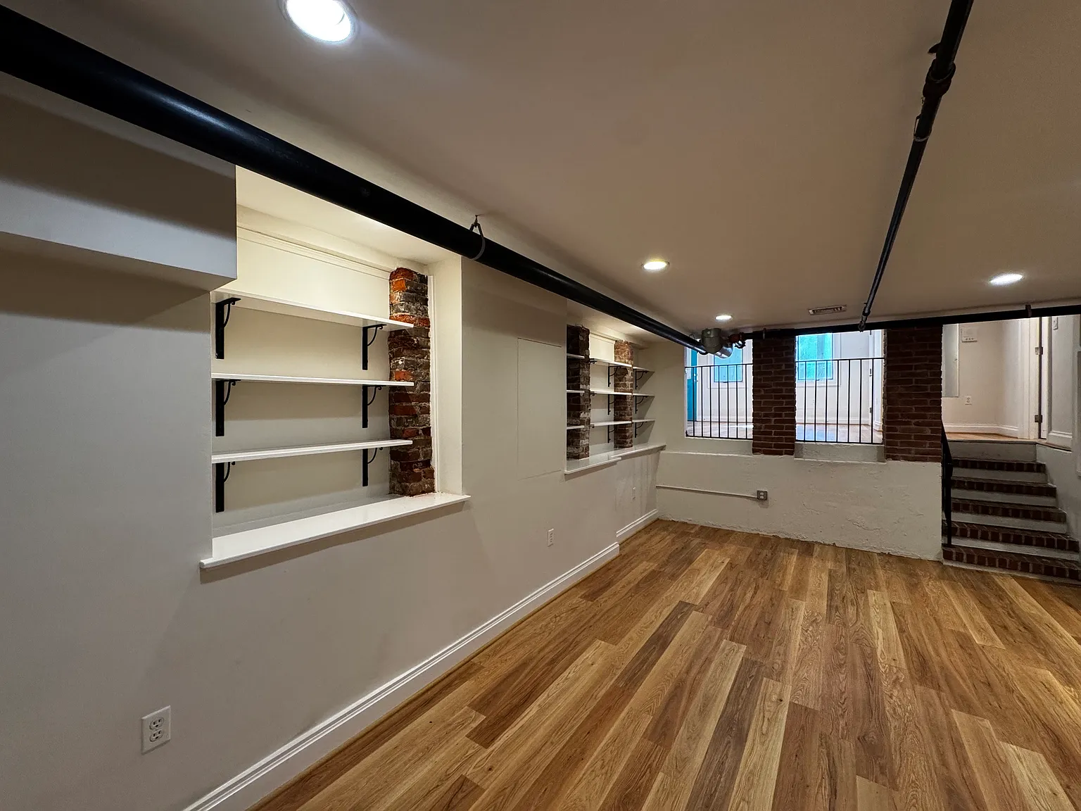 Studio, 700 sqft, $2,800 — Photo 3