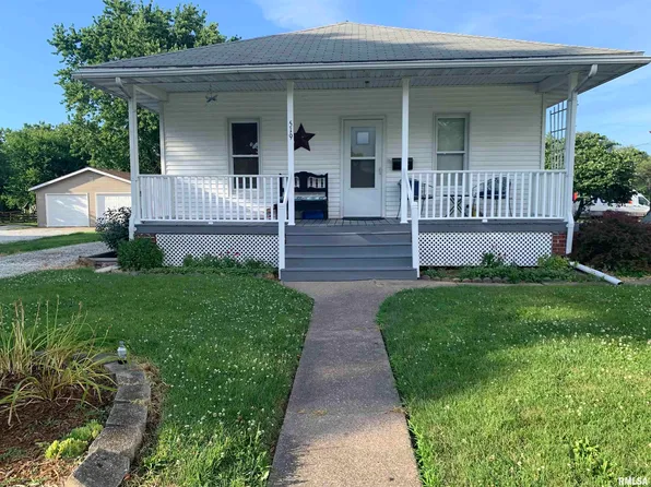 519 E Davis St, Bushnell, IL 61422
