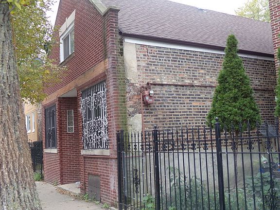 2nd image of 3002 S Central Park Ave
