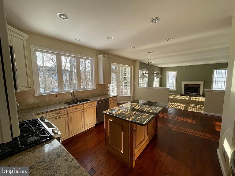 21330 Meadow Field Ct — Photo 10