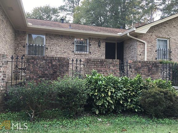 3rd image of 2395 Country Club Dr SE