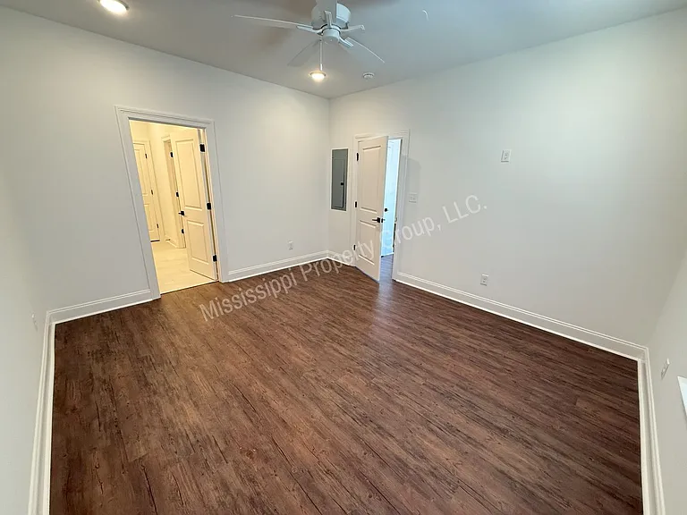 616 Cottage Grove Cir — Photo 13
