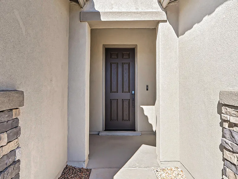 393 Frodsham St — Photo 4